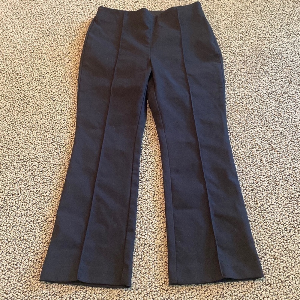 Loft Cropped Flare Bottom Black Pants Size 6 Petite in EUC